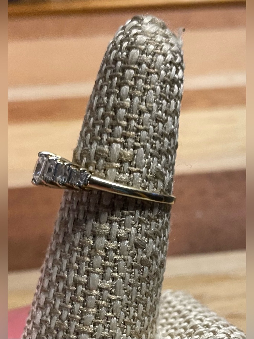 Stamped 10KT Yellow Gold and 7 stone CZ Princess cut ring. Size 7 stunning - Picture 9 of 16
